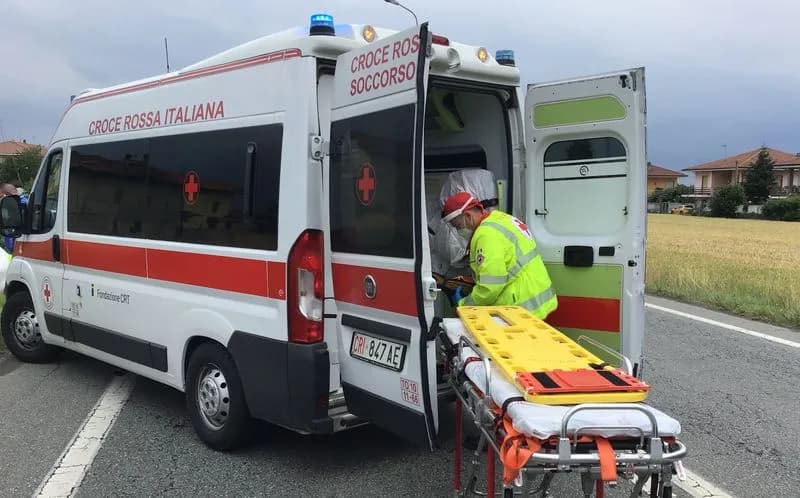 TORRE CANAVESE-BAIRO - Pedone investito, automobilista non si ferma: indagini dei carabinieri sulla vettura pirata