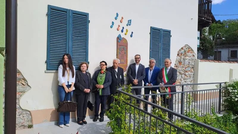 TORRE CANAVESE - Inaugurato il percorso poetico «Inciampare nella cultura» - FOTO