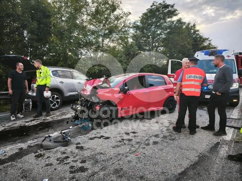 TORRE CANAVESE - Scontro frontale in via Castellamonte, fuori pericolo i due feriti - FOTO e VIDEO