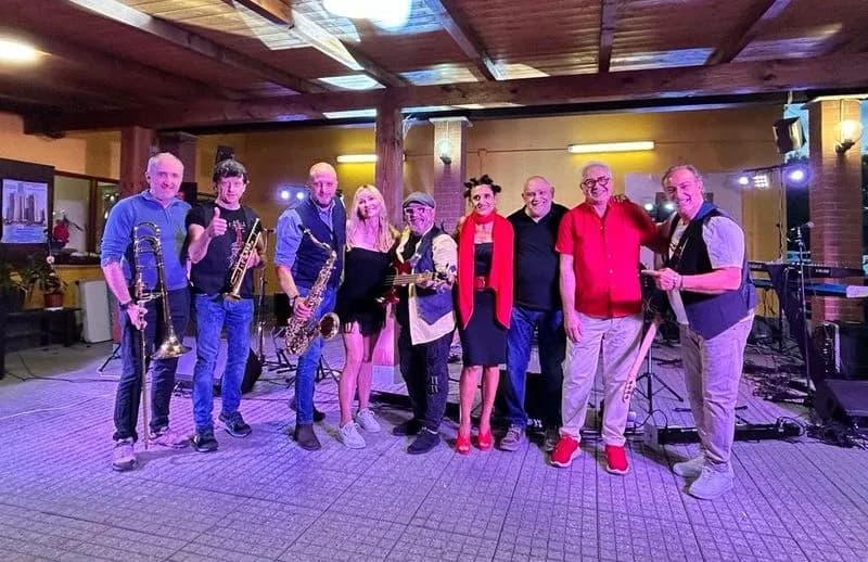 VAL DI CHY - Applausi per il concerto dei Motown Legends con Angie Maserati