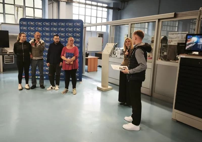 VALPERGA-PONT CANAVESE - Morì a 17 anni, Ciac consegna il diploma professionale alla famiglia di Fabio - FOTO e VIDEO