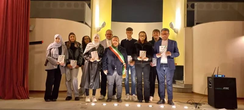 VALPERGA - Consegnata una copia della Costituzione ai neo diciottenni - FOTO