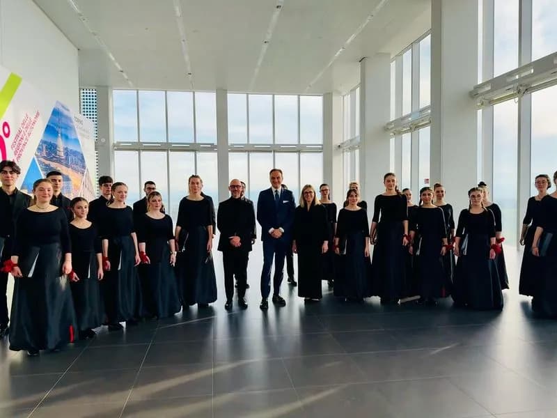 VALPERGA - Il coro «Artemusica» premiato al grattacielo della Regione Piemonte - FOTO