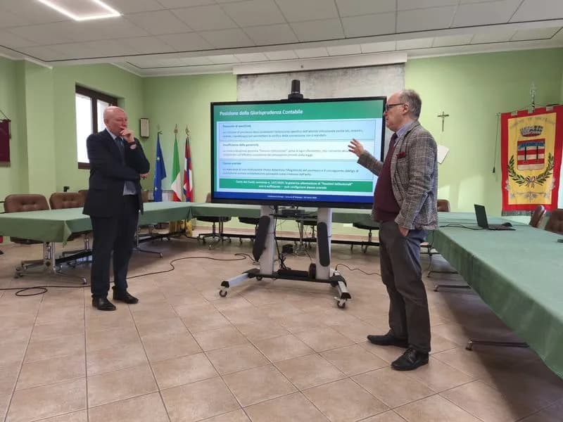 VALPERGA - Esposto alla Corte dei conti di Brunasso e Arimondo contro il sindaco: «Anomalie nei permessi retribuiti richiesti»