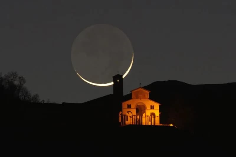 VALPERGA - Una super Luna fa da sfondo al santuario di Belmonte - FOTO