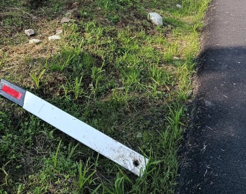 VALPERGA - Vandali in azione in strada Lusanna: abbattuta la segnaletica appena installata - FOTO