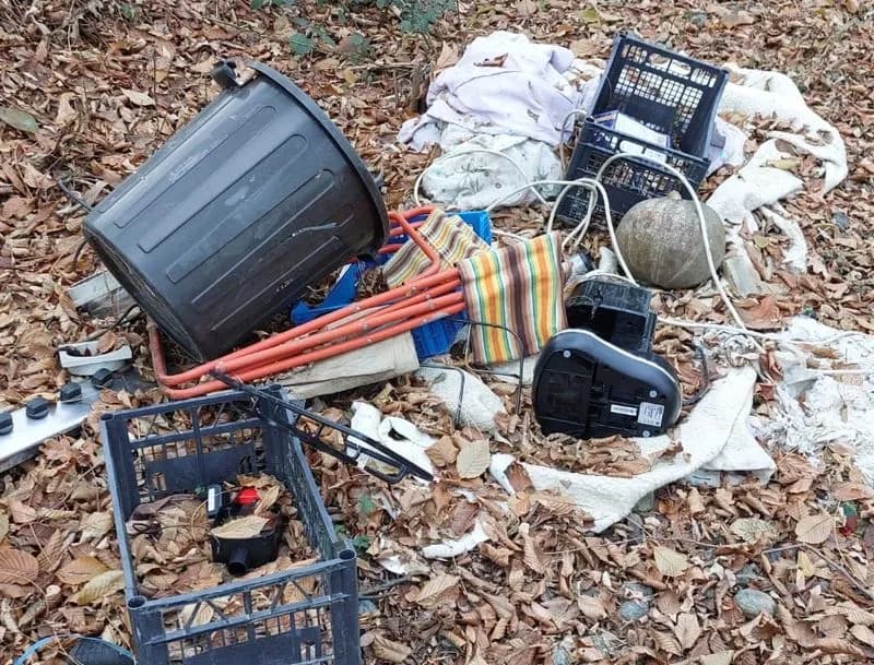 VAUDA-SAN CARLO-NOLE - I prati della riserva naturale invasi dai rifiuti abbandonati - FOTO