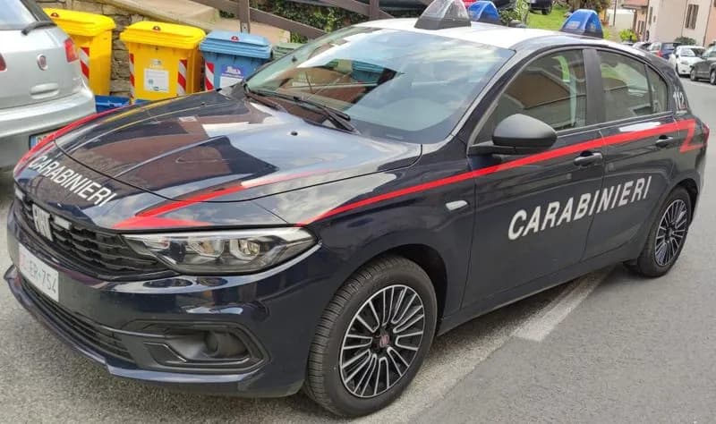 VEROLENGO - Pensionato tenta di avvicinare le bambine alla fermata dello scuolabus: intervengono i carabinieri