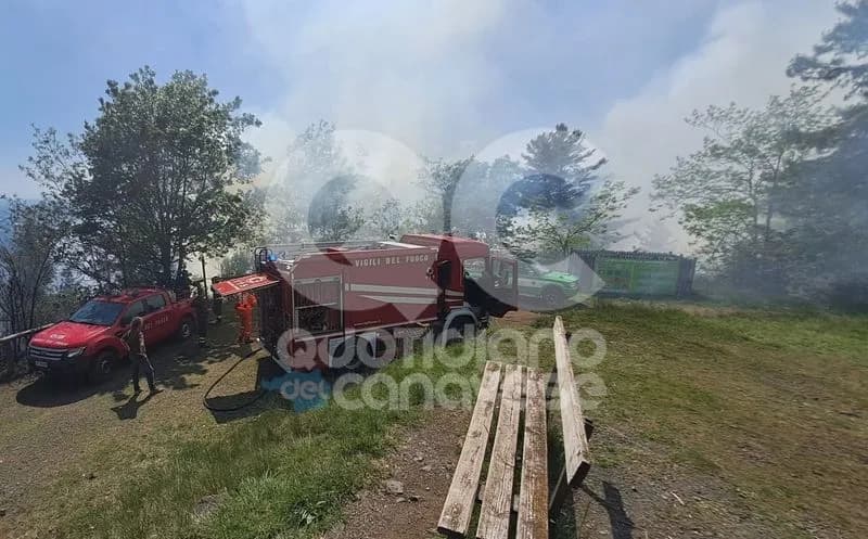 VIDRACCO-BALDISSERO - Paura per un furioso incendio boschivo non distante dalle case: vigili del fuoco e Aib al lavoro - FOTO e VIDEO