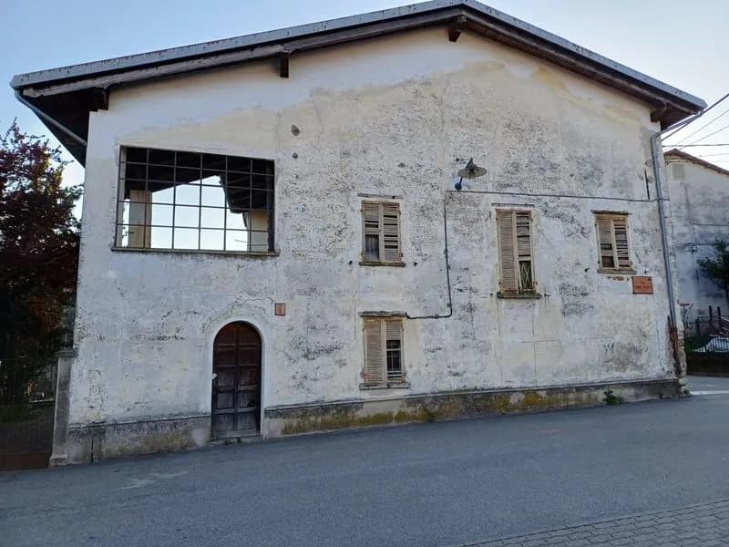 VIDRACCO - Il Comune si compra una casa abbandonata di fronte al municipio