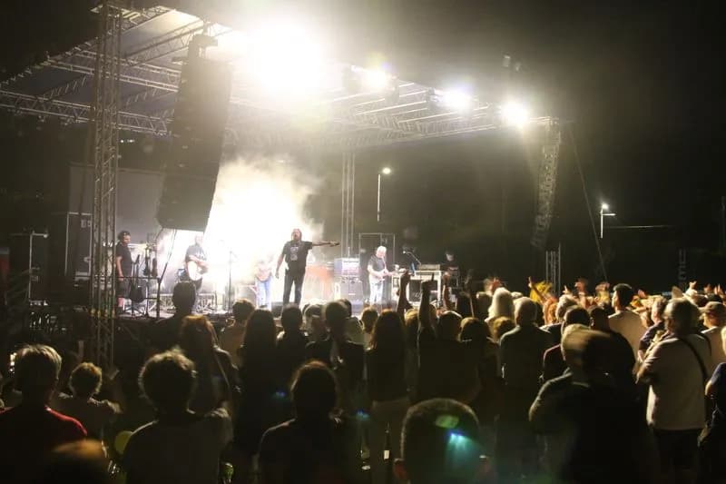VILLAREGGIA - Musica, emozioni e solidarietà al concerto dei Nomadi per aiutare la piccola Greta - FOTO e VIDEO
