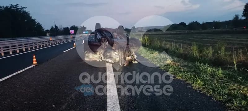 VOLPIANO - Brutto incidente sull'autostrada, pickup finisce ruote all'aria - FOTO