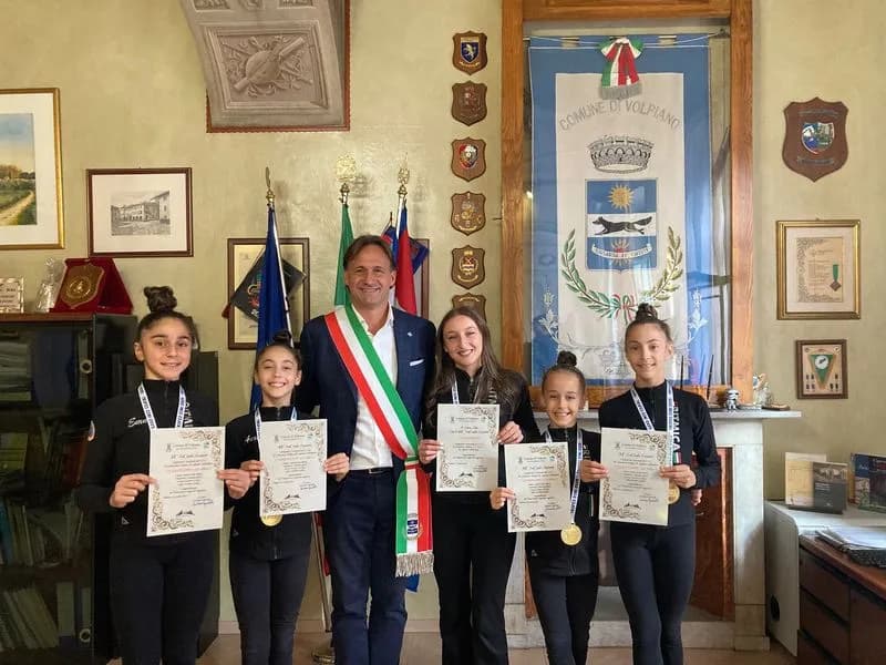 VOLPIANO - Ginnastica ritmica: le atlete Emma, Elisabetta, Aurora e Sofia premiate dal sindaco - FOTO