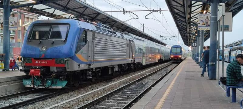 RIVAROLO-CHIERI - Niente treni dal 7 al 15 giugno per i lavori al nuovo sottopasso di Volpiano: pendolari sui pullman