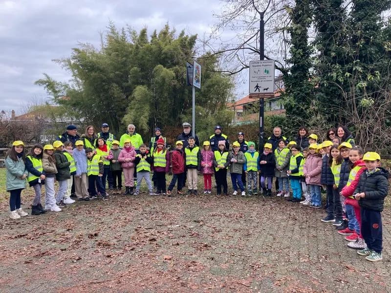 VOLPIANO - Inaugurati i nuovi percorsi del Pedibus dedicati ai bimbi delle scuole - FOTO