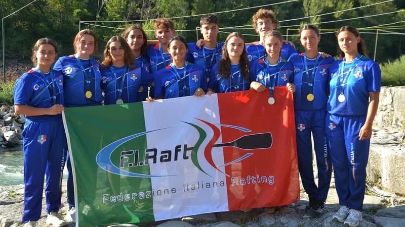 VOLPIANO - Giacomo Schettino, Luca e Giulia Liuzzo trionfano ai campionati mondiali giovanili di rafting - FOTO