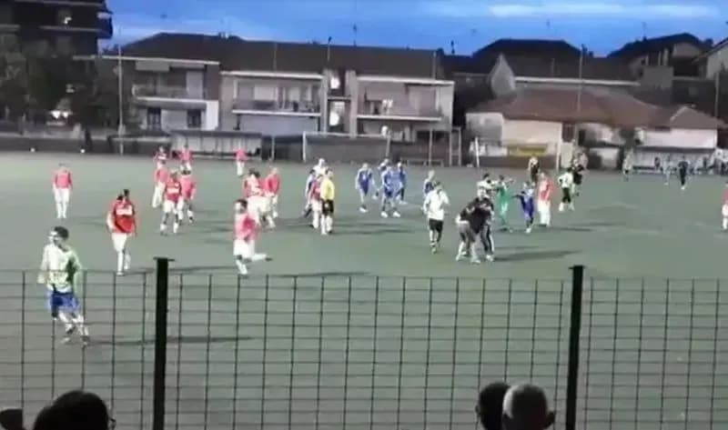 CALCIO GIOVANILE - Rissa in campo dopo Volpiano-Carmagnola: Daspo per due genitori degli atleti coinvolti