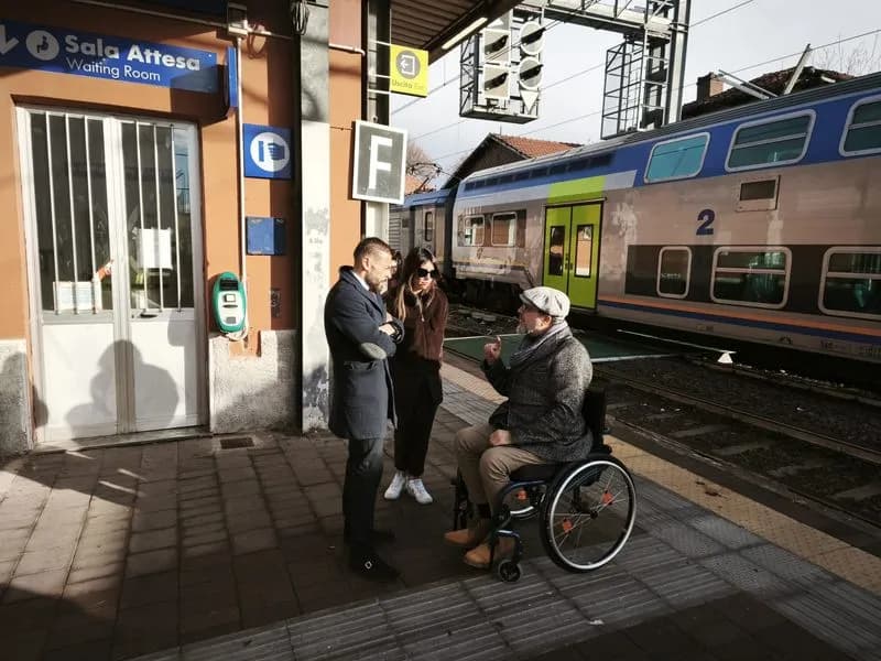 VOLPIANO-SAN BENIGNO - Treni che arrivano al binario sbagliato e stazioni poco accessibili: i viaggi impossibili di Pasquale Mazzitelli