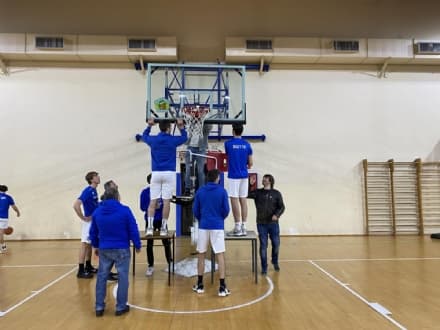 LEINI - Si spacca il canestro, l'Usac Rivarolo rischia la sconfitta a tavolino