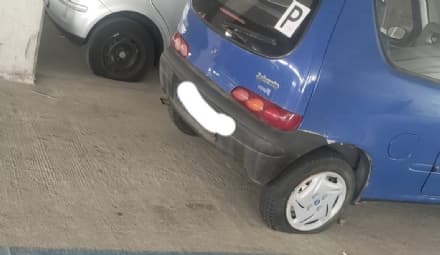 CHIVASSO - Vandali scatenati in via Momo: danneggiate 28 automobili - FOTO
