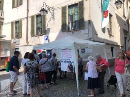 CUORGNE' - Pronto soccorso chiuso, raccolte 500 firme in sole tre ore al mercato - FOTO
