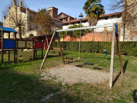 CANDIA CANAVESE - Parco giochi appena sistemato e già invaso da escrementi canini