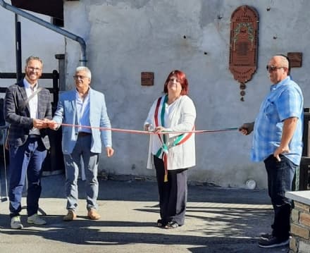CASTELNUOVO NIGRA - Inaugurate le mattonelle di «Inciampare nella cultura» - FOTO