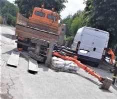 VESTIGNE' - Incidente sul lavoro: escavatore si ribalta, operaio ferito. E' stato trasportato in elicottero al Cto